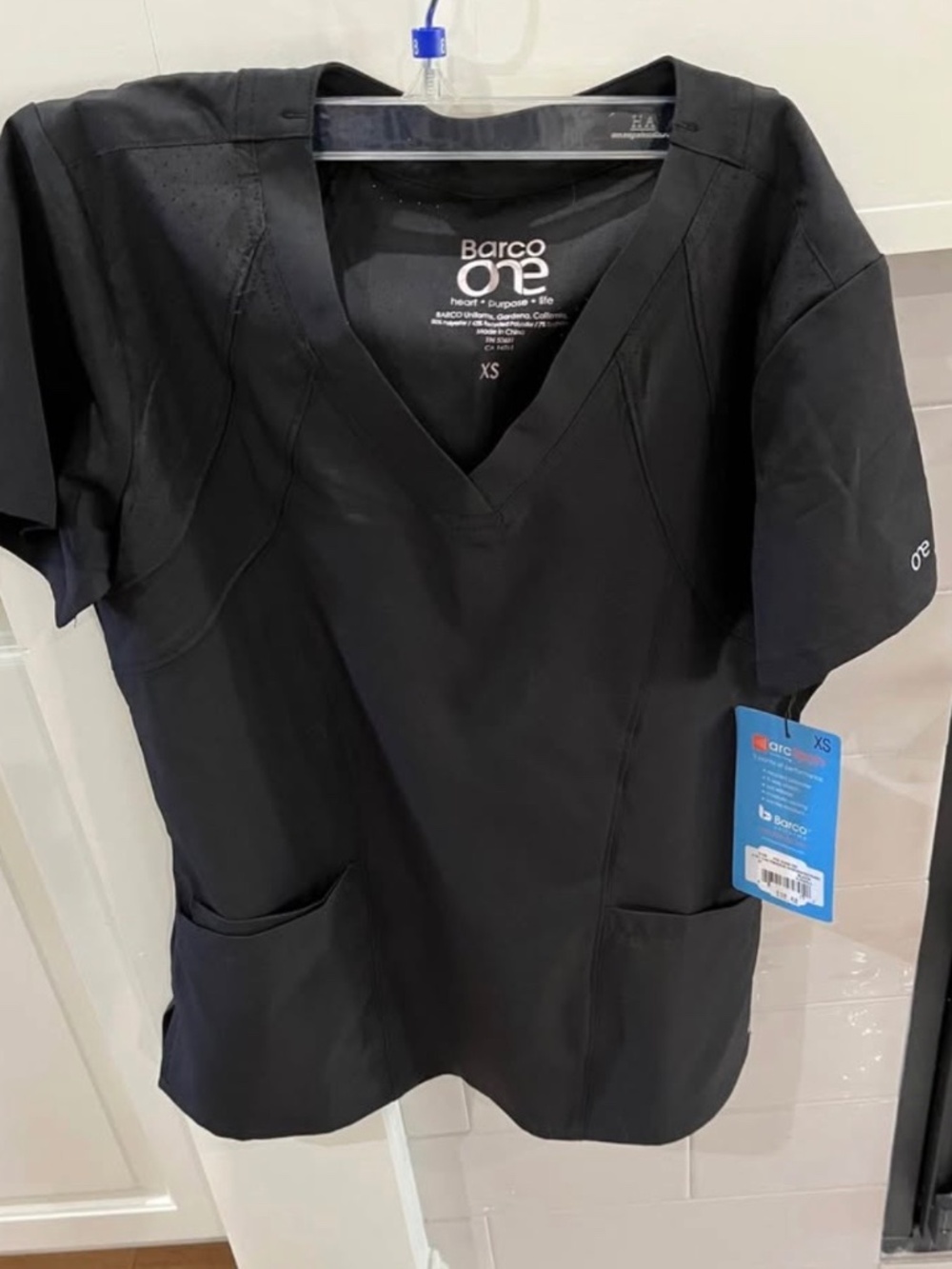 Barco One black scrub top size XS NWT